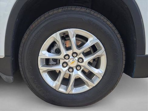 Used 2021 Chevrolet Traverse LT FWD image 23