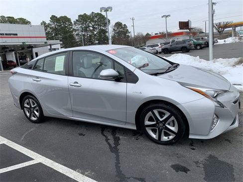 Used 2017 Toyota Prius One image 9