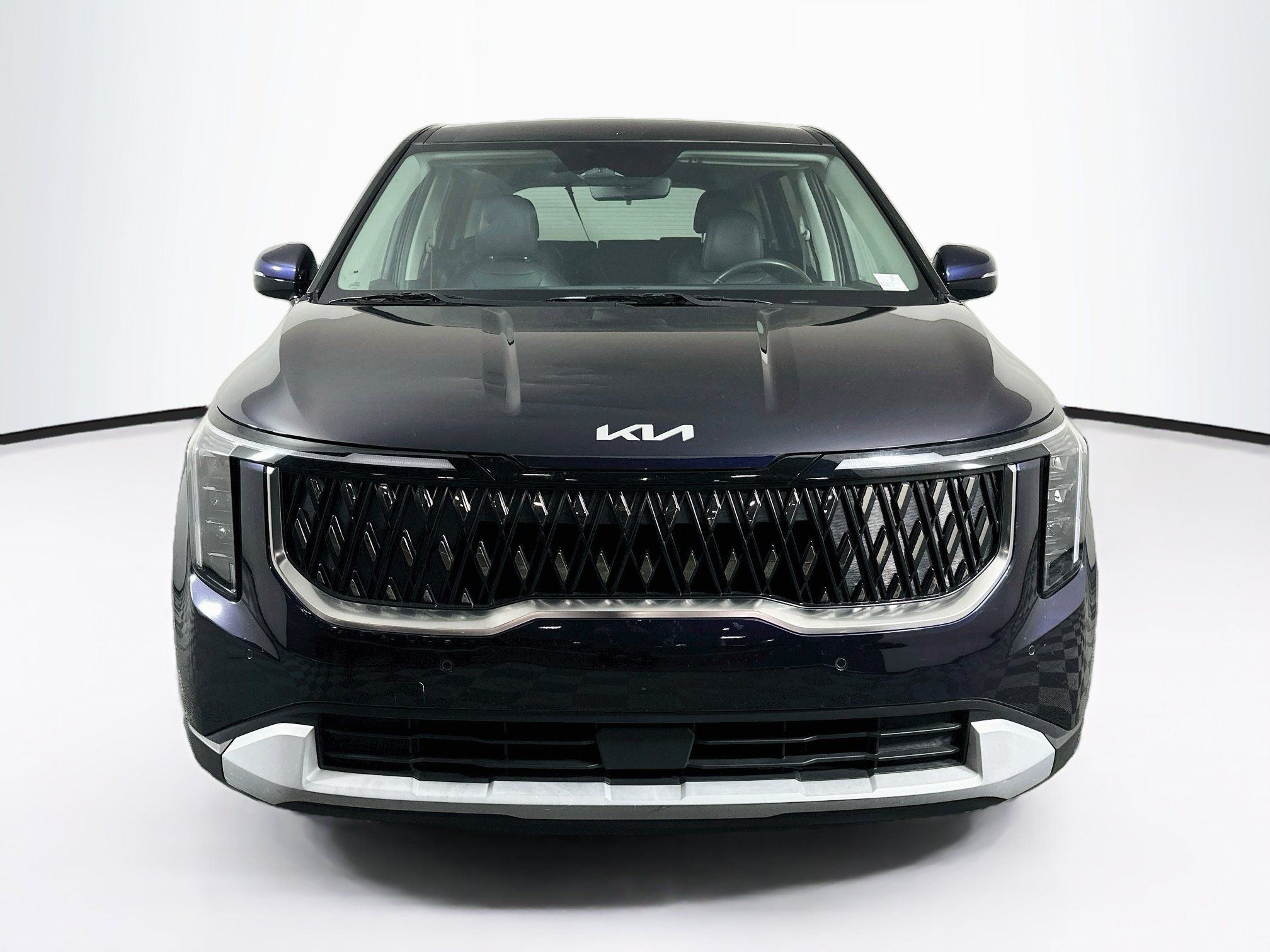 Used 2025 Kia Carnival FWD image 2