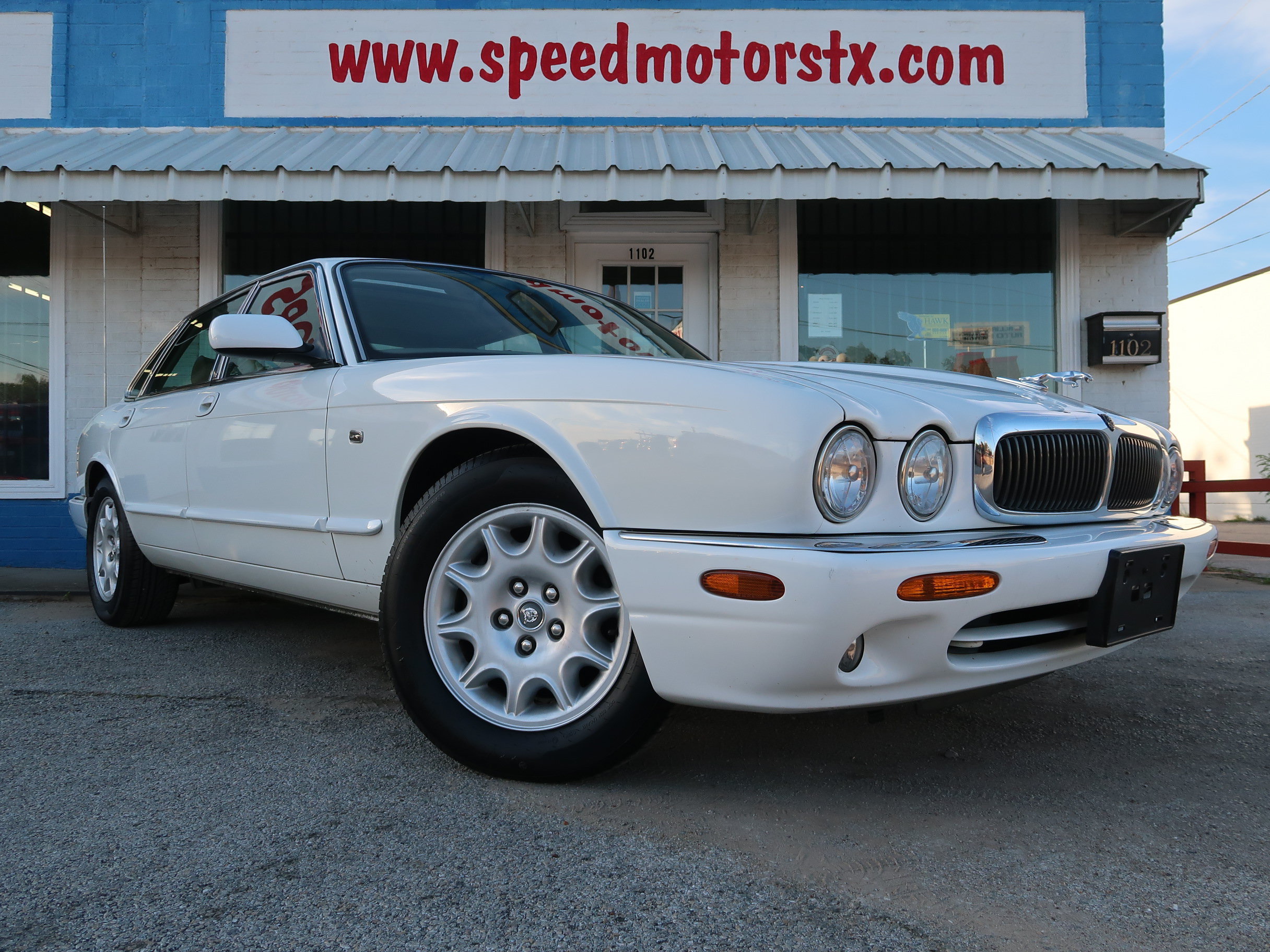 Used 1999 Jaguar XJ8 RWD image 2