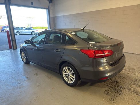 Used 2015 Ford Focus SE FWD image 4