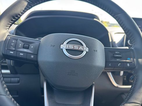 Used 2025 Nissan Rogue SV FWD image 30