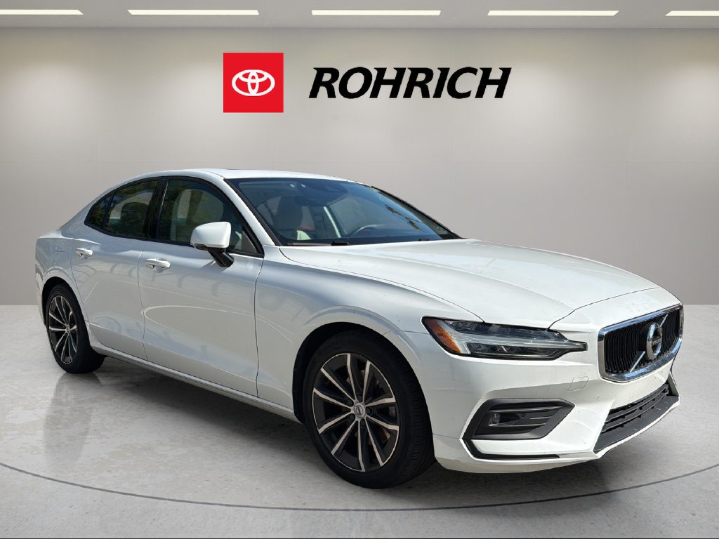Used 2021 Volvo S60 T5 Momentum w/ Premium Package FWD image 4