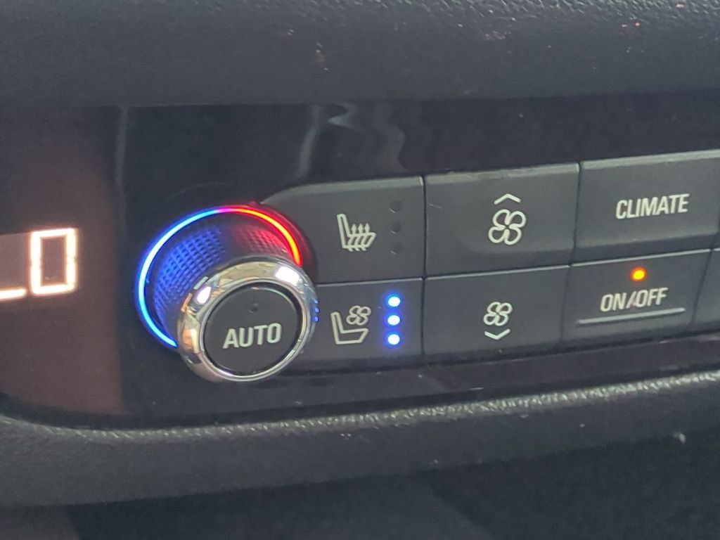 Used 2020 Buick Enclave Avenir w/ Avenir Technology Package FWD image 29