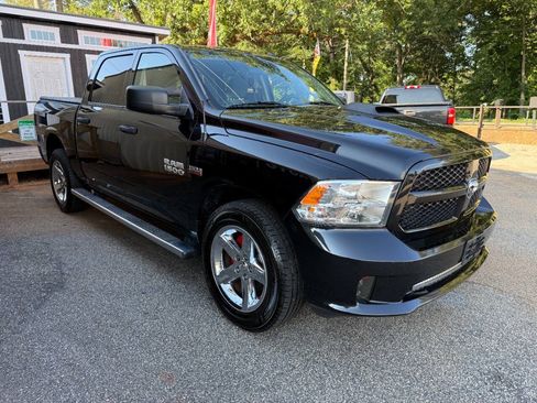 Used 2017 RAM 1500 Express AWD/4WD image 3