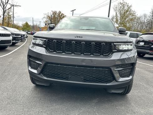 New 2025 Jeep Grand Cherokee Altitude image 22