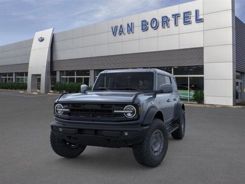 New 2025 Ford Bronco Outer Banks w/ Sasquatch Package image 2