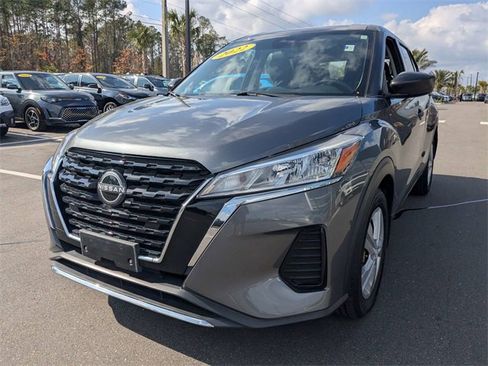 Used 2022 Nissan Kicks S image 7