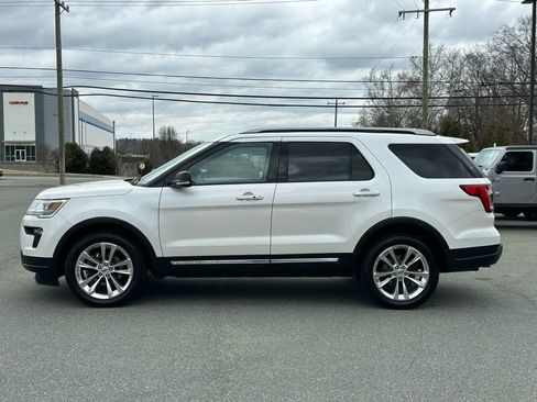 Used 2019 Ford Explorer XLT w/ Equipment Group 202A image 2
