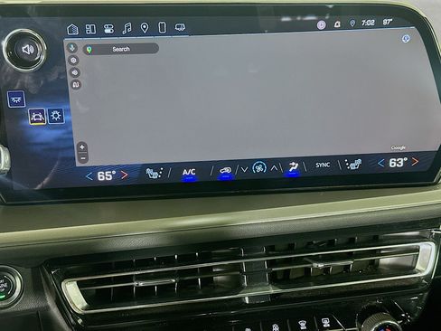 Used 2025 Chevrolet Traverse LT FWD image 22