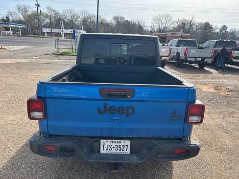 Used 2023 Jeep Gladiator Willys image 3