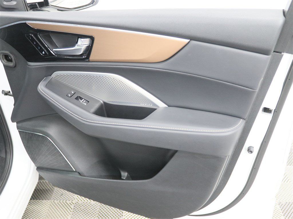 Used 2022 Acura MDX w/ Technology Package AWD/4WD image 35