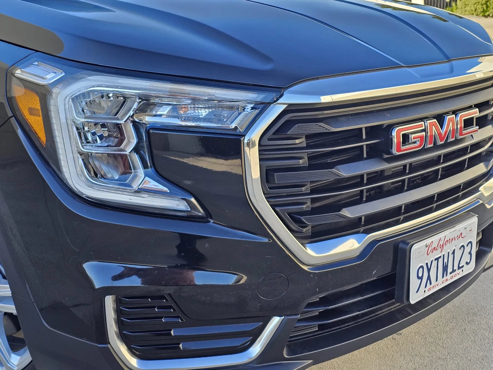 Used 2024 GMC Terrain SLE FWD image 4