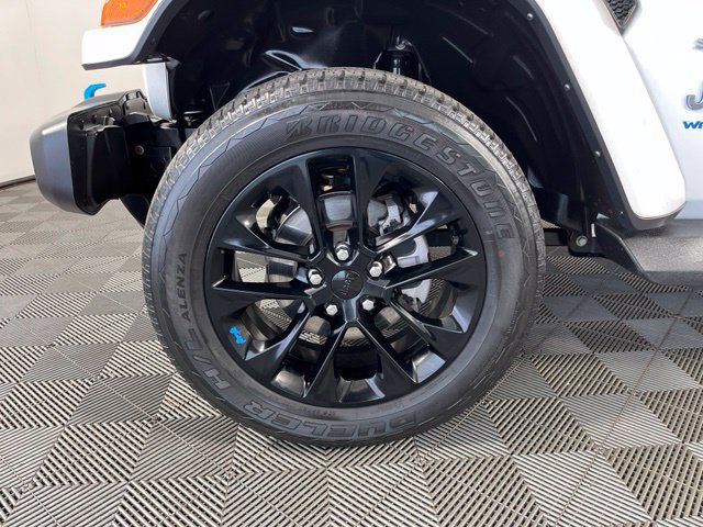 Used 2022 Jeep Wrangler Unlimited Sahara w/ Cold Weather Group AWD/4WD image 10