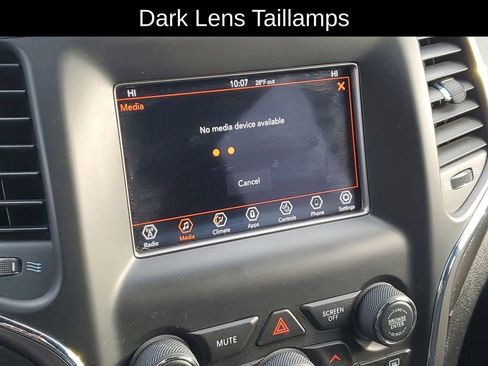 Used 2018 Jeep Grand Cherokee Laredo image 15