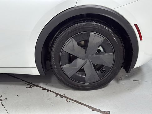 Certified 2025 Toyota Prius LE image 23