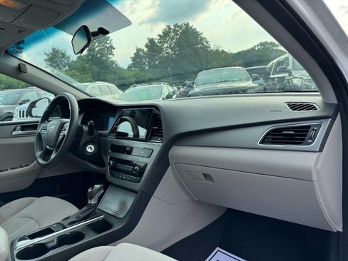Used 2017 Hyundai Sonata SE FWD image 19