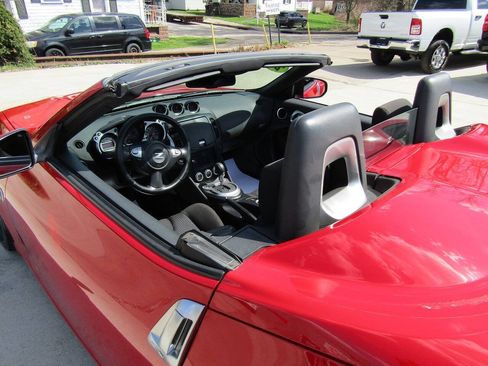 Used 2010 Nissan 370Z Roadster RWD image 12
