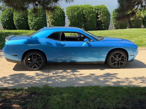 Used 2019 Dodge Challenger SXT w/ Blacktop Package RWD image 4
