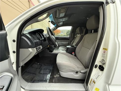 Used 2014 Toyota Tacoma PreRunner image 27