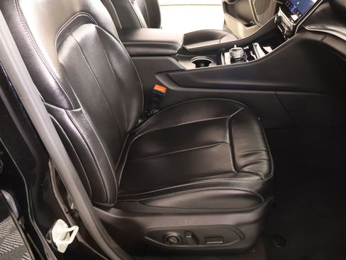 Used 2024 Jeep Grand Cherokee L Limited w/ Luxury Tech Group II AWD/4WD image 15