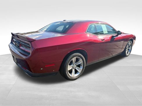 Used 2018 Dodge Challenger SXT RWD image 5