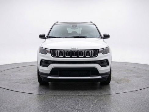 Used 2025 Jeep Compass Limited AWD/4WD image 2