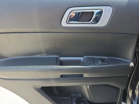 Used 2013 Ford Explorer XLT FWD image 19