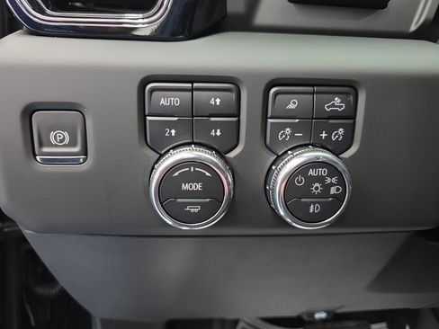 Used 2025 GMC Sierra 1500 AT4 w/ AT4 Premium Package AWD/4WD image 39