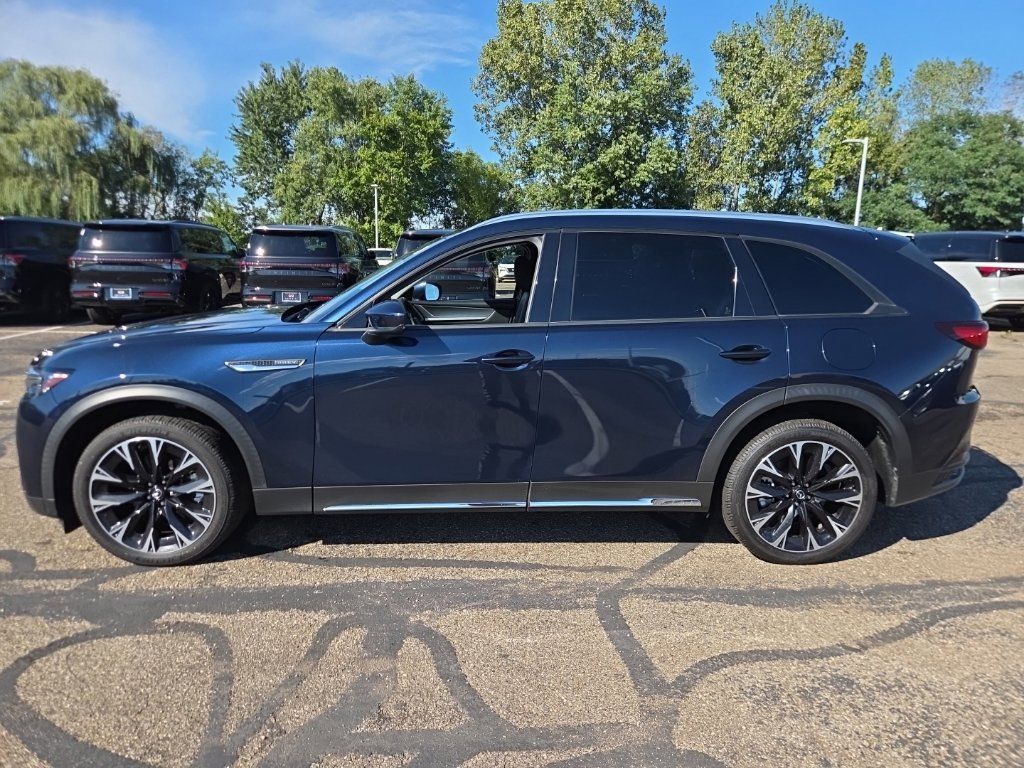 Used 2025 MAZDA CX-90 Plug-In Hybrid w/ Preferred AWD/4WD image 3