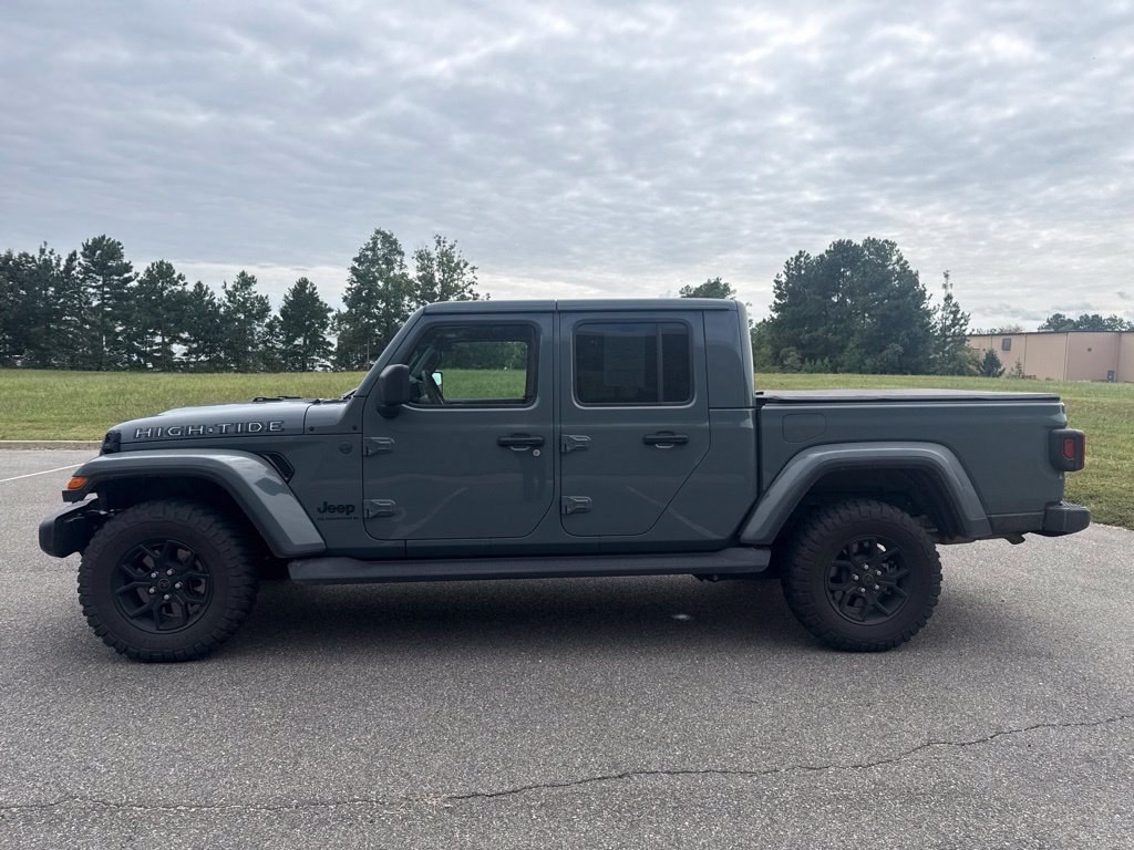 Used 2025 Jeep Gladiator Sport AWD/4WD image 4