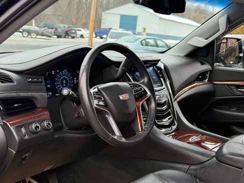 Used 2016 Cadillac Escalade Premium image 11
