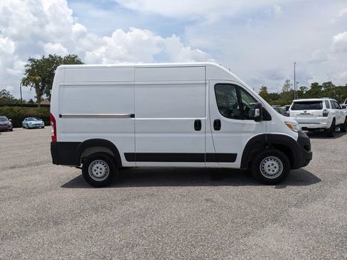Used 2024 RAM ProMaster 2500 w/ Convenience Group FWD image 3