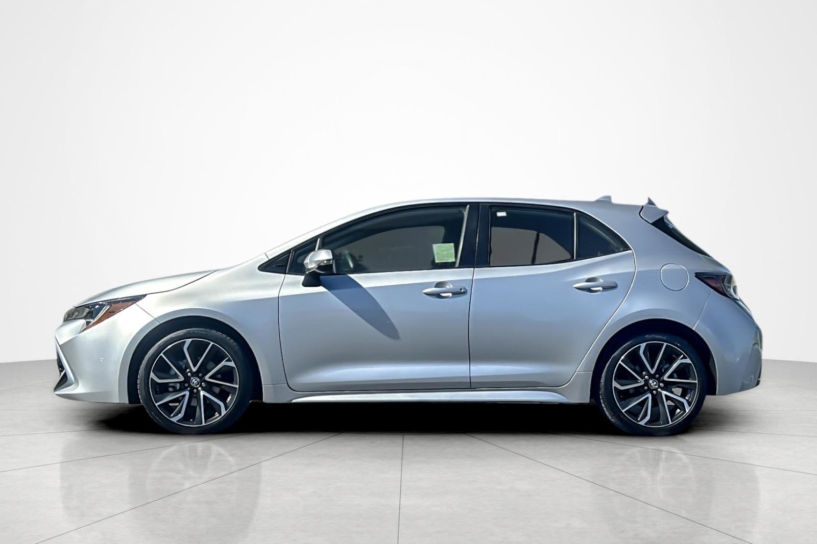 Certified 2020 Toyota Corolla XSE FWD image 2