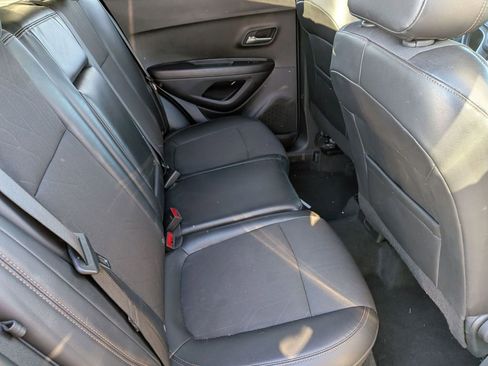 Used 2022 Chevrolet Trax LT w/ LT Convenience Package AWD/4WD image 33