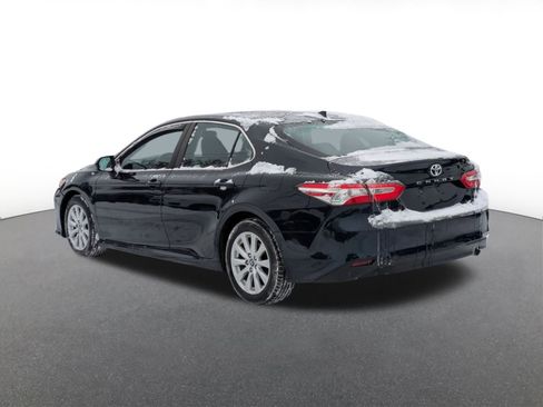 Used 2020 Toyota Camry LE image 4
