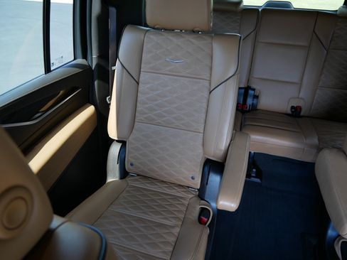 Used 2022 Cadillac Escalade ESV Sport w/ Touring Package AWD/4WD image 10