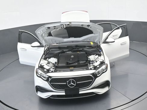 Used 2025 Mercedes-Benz E 350 Sedan image 75