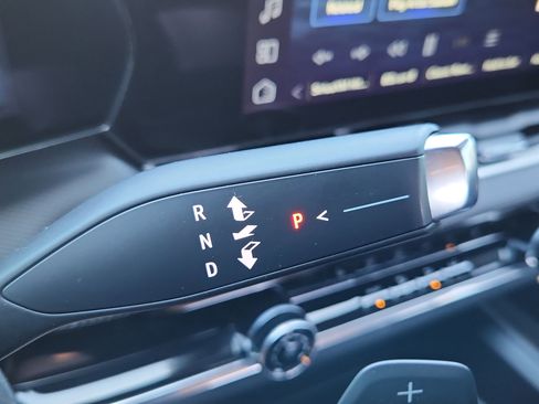 Used 2025 Chevrolet Equinox LT image 25