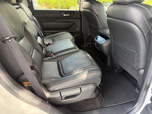 Used 2025 Nissan Armada SV AWD/4WD image 15
