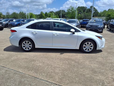 Used 2025 Toyota Corolla LE FWD image 6