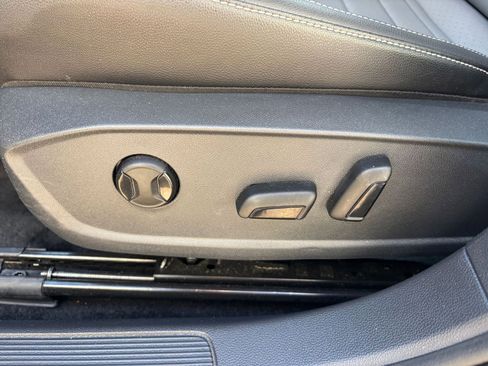 Used 2025 Volkswagen Jetta SE image 23