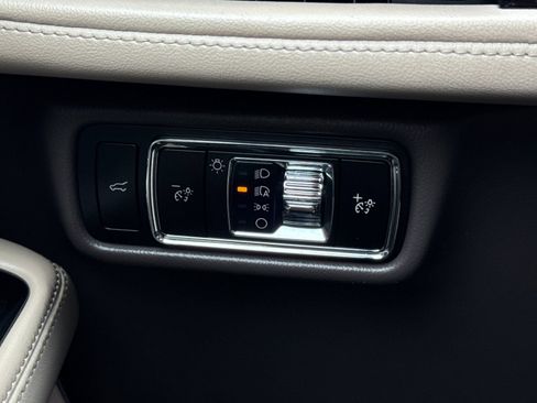 Used 2023 Lincoln Aviator 2WD w/ Premium Package image 34