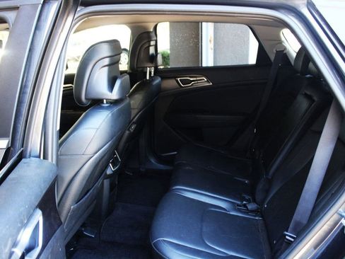 Used 2025 Kia Sportage EX FWD image 10