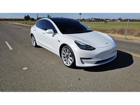 Used 2018 Tesla Model 3 Long Range image 1