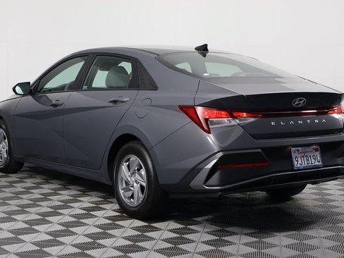 Used 2024 Hyundai Elantra SE FWD image 6