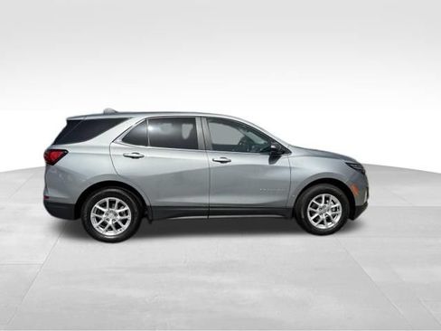 Used 2024 Chevrolet Equinox LT w/ LPO, Floor Liner Package FWD image 4