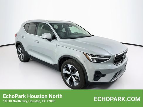 Used 2025 Volvo XC40 B5 Plus AWD/4WD image 1
