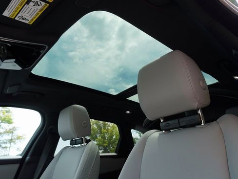 Used 2026 Land Rover Range Rover Velar Dynamic SE image 14