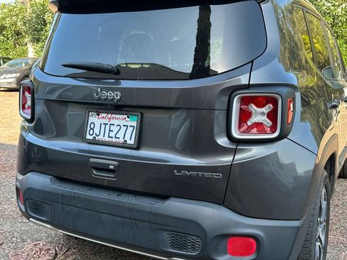 Used 2018 Jeep Renegade Limited w/ UConnect 8.4 Nav Group FWD image 5
